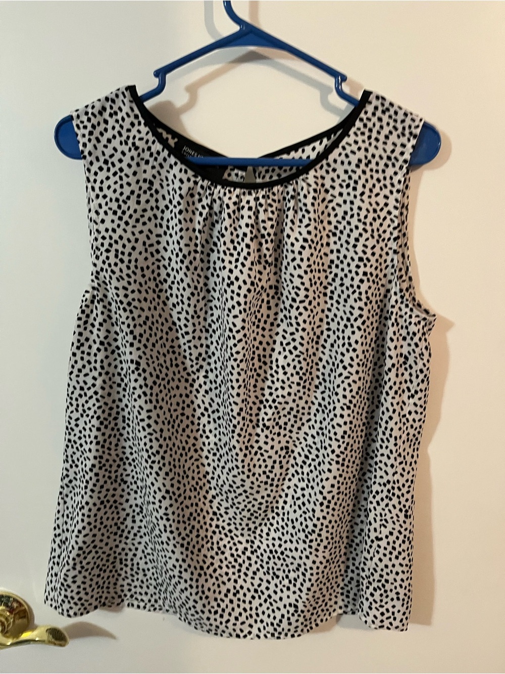 Jones NewYork collection size 14 Polka Dot Sleeveless Camisole in Black & White